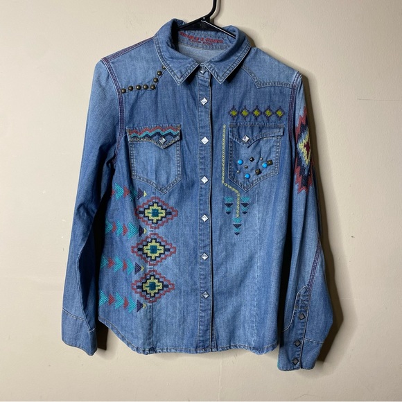 Double D Ranch denim snap button top - Picture 1 of 12